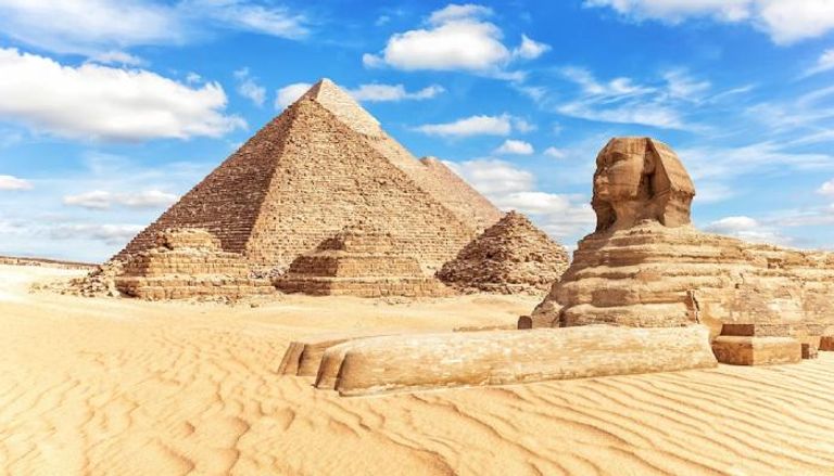 واقعة تصوير سائح إسباني وصديقته داخل أهرامات الجيزة