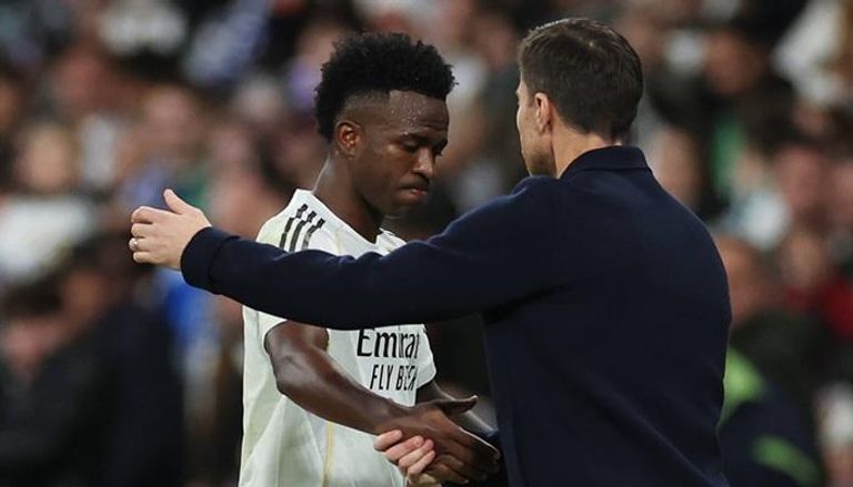 فينيسيوس جونيور وتشابي ألونسو في ريال مدريد