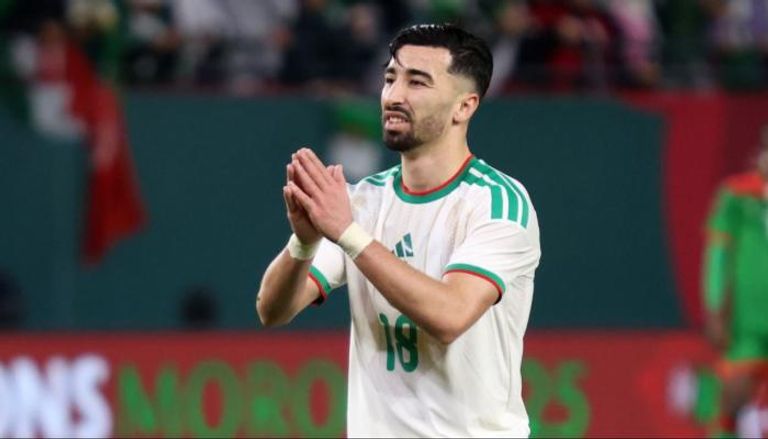 عمورة نجم منتخب الجزائر