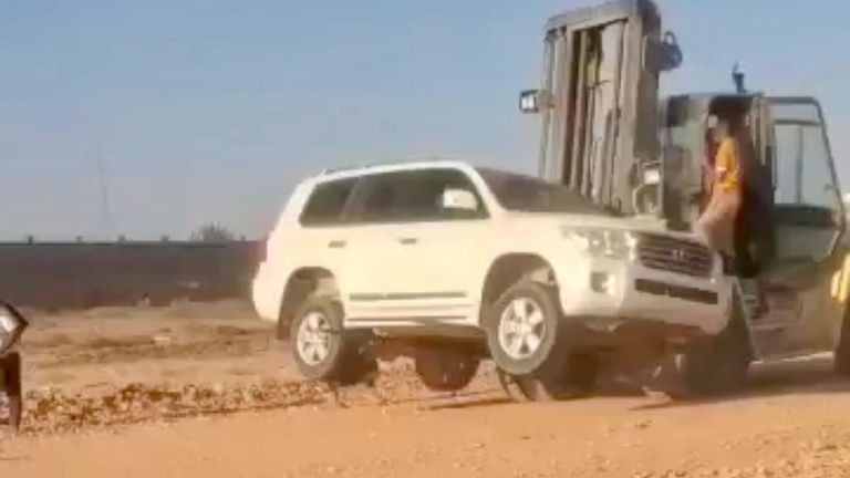 جانب من عمليات النهب في حضرموت