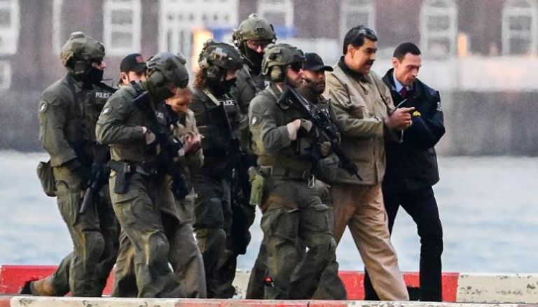 مادورو مكبلا في طريقه للمحكمة