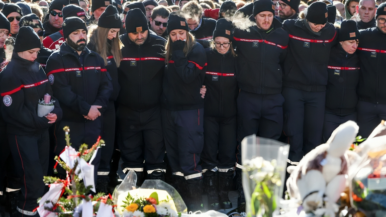 ضحايا حريق منتجع كران مونتانا نصب لضحايا حريق منتجع كران مونتانا