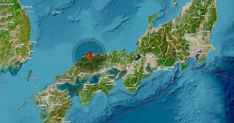 منازل وجدران حجرية تضررت بسبب زلزال غرب اليابان
