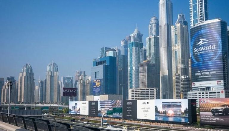 القطاع الخاص غير النفطي في الإمارات يواصل النمو القوي