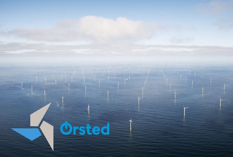 شعار شركة الطاقة الدنماركية Ørsted وتوربينات طاقة الرياح البحرية