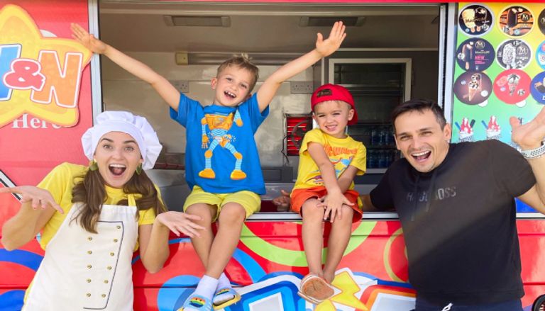 فلاد ونيكي بقمة المليار متابع 2026