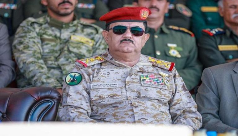 وزير الدفاع اليمني المحال للتقاعد
