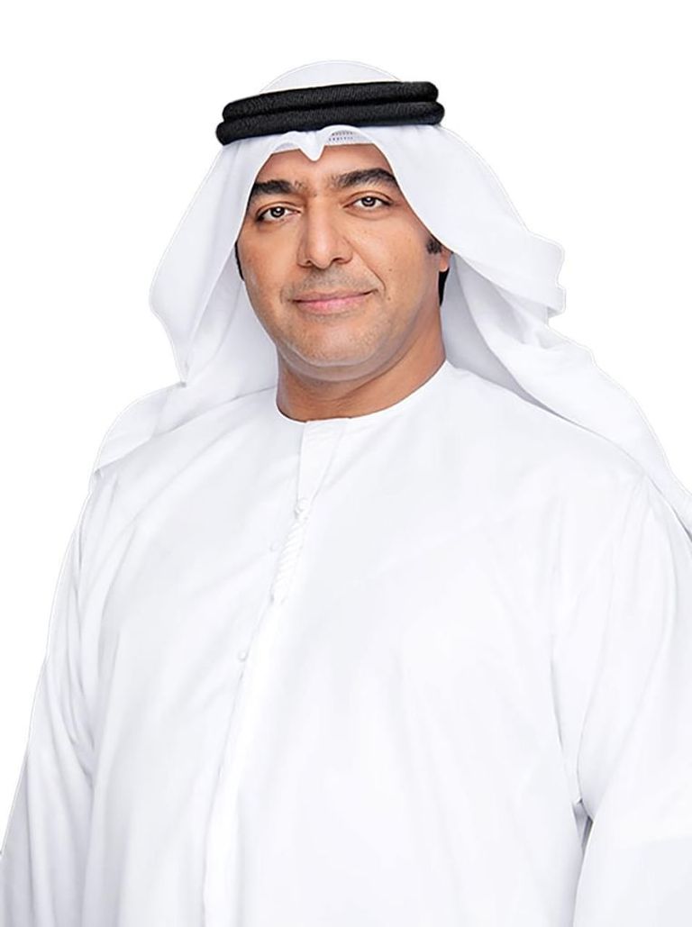 الشيخ عبدالله بن زايد آل نهيان وإلى يمينه مقصود كروز