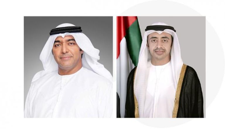 وزير الخارجية الإماراتي وإلى يمينه مقصود كروز 