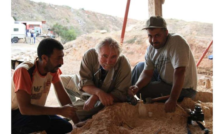 أحد أعضاء الفريق البحثي في موقع الاكتشاف