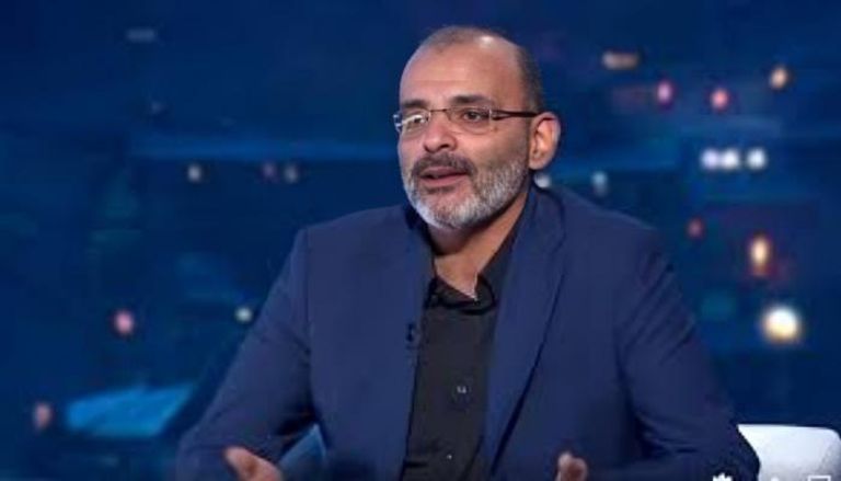 الشاعر أيمن بهجت قمر 