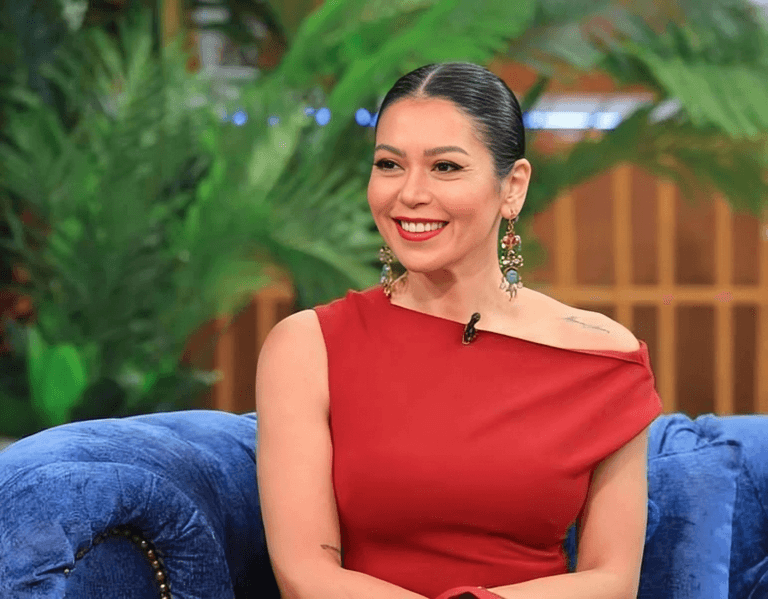 الفنانة لقاء الخميسي الفنانة لقاء الخميسي