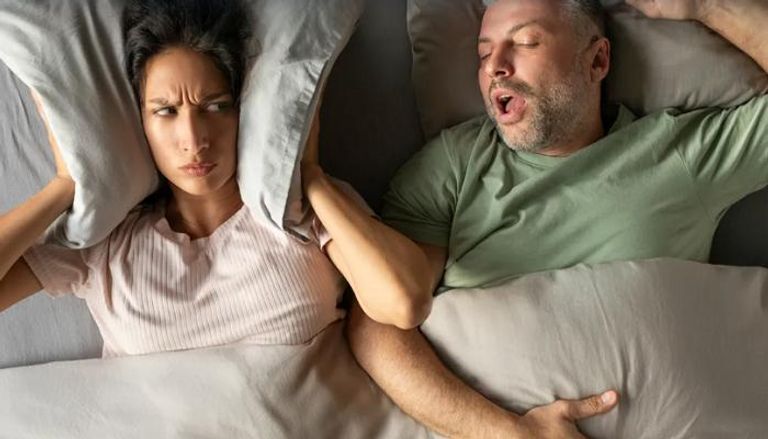 الشخير مصدر إزعاج دائم لشركاء النوم