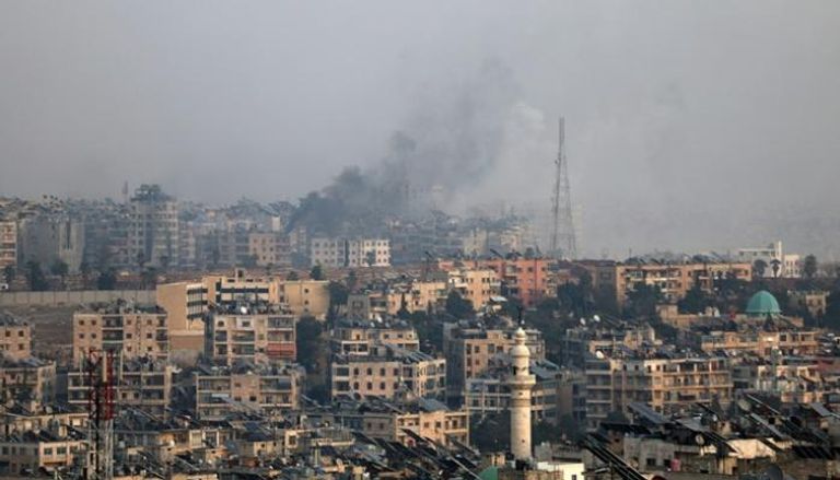أعمدة الدخان تتصاعد في حلب جراء الاشتباكات بين الجيش وقسد