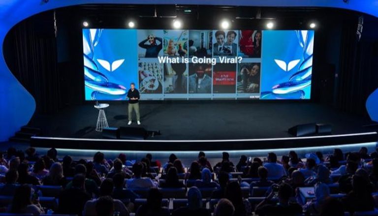 قمة المليار متابع