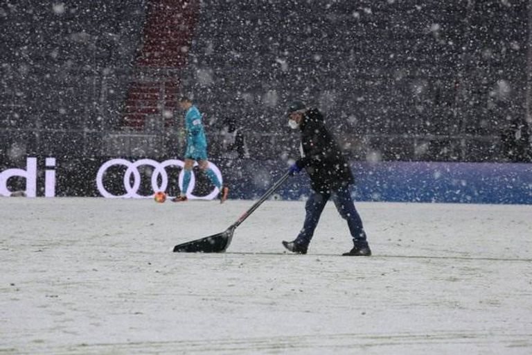 ثلوج تغطي ملاعب ألمانيا