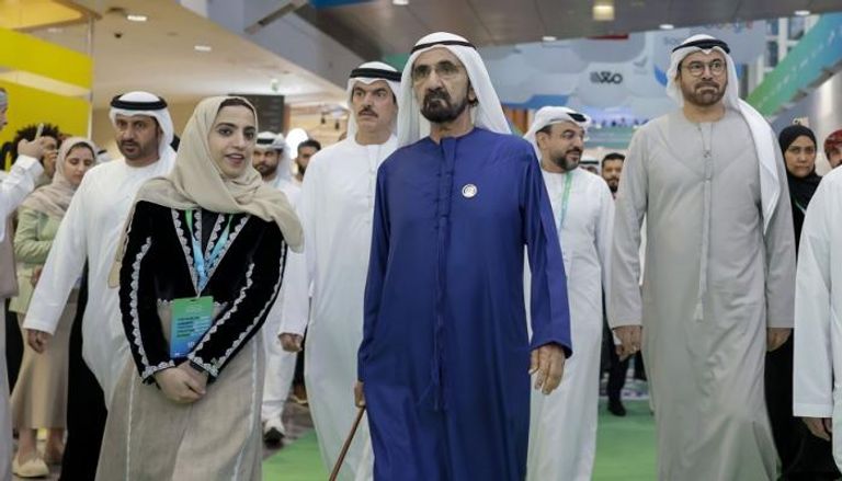 محمد بن راشد في قمة المليار متابع