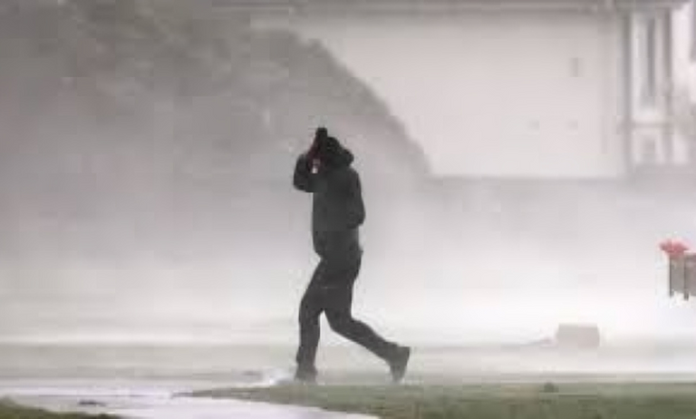 العاصفة غوريتي تضرب فرنسا العاصفة غوريتي تضرب فرنسا
