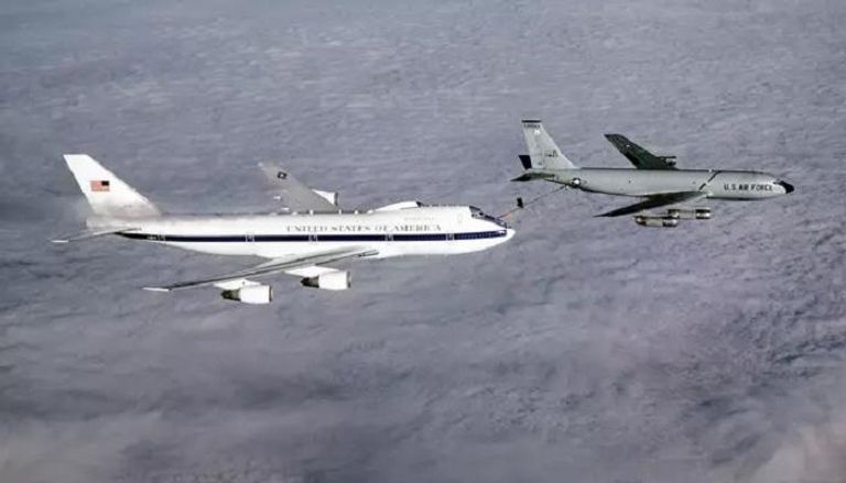 طائرة يوم القيامة الأمريكية خلال التزود بالوقود