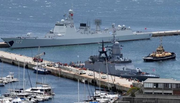 مدمرة صينية وطراد روسي في ميناء بجنوب أفريقيا