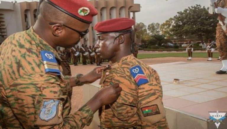 جانب من تكريم الجندي تييكا يارو