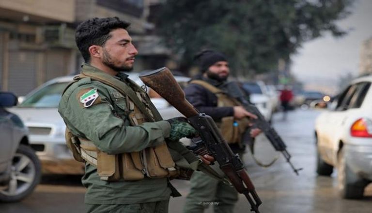 انتشار قوى الأمن الداخلي والشرطة العسكرية داخل حي الأشرفية في مدينة حلب.