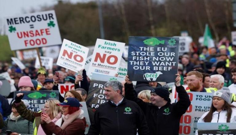 ألاف المزارعين يتظاهرون في إيرلندا احتجاجاً على الاتفاق مع ميركوسور