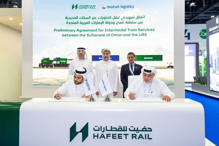 الشيخ محمد بن زايد آل نهيان والسلطان هيثم بن طارق