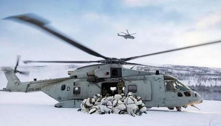 قوات بريطانية خلال تدريب في القطب الشمالي