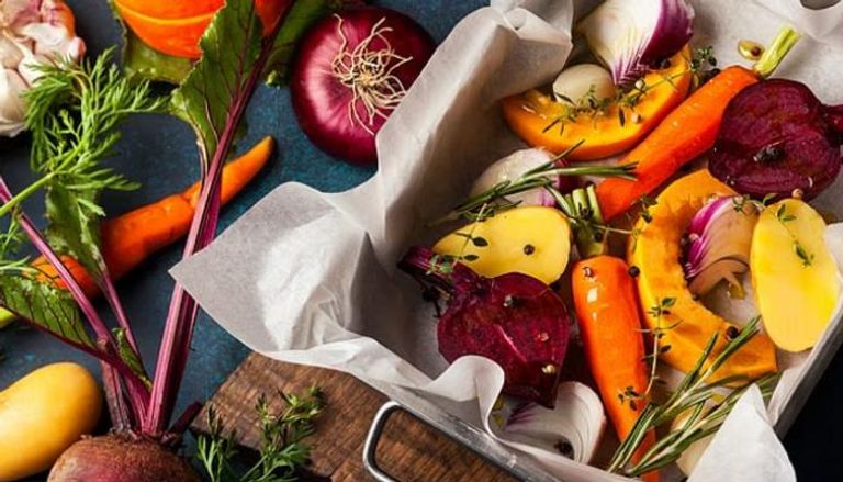 خبراء يحددون 10 أطعمة توصف بالصحية رغم أنها مليئة السكر والملح والدهون