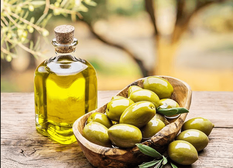 خبراء يحددون 10 أطعمة توصف بالصحية رغم أنها مليئة السكر والملح والدهون