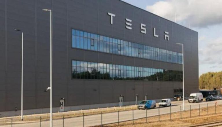 عملاق السيارات الأمريكي تسلا