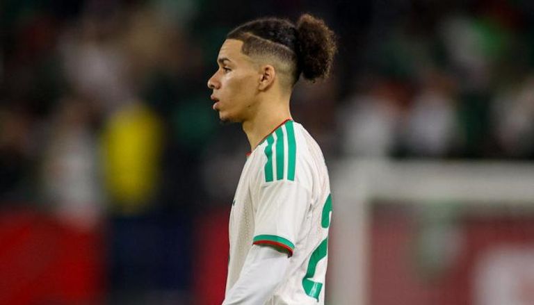 قبال مهاجم منتخب الجزائر