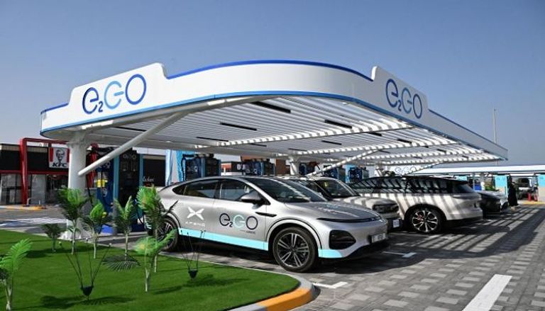 مجمع شحن فائق السرعة للمركبات الكهربائية