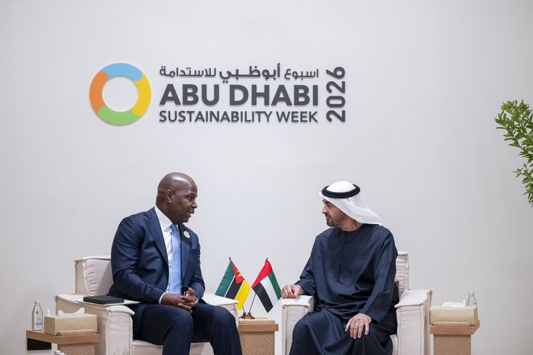  الشيخ محمد بن زايد آل نهيان وبولا أحمد تينوبو - وام