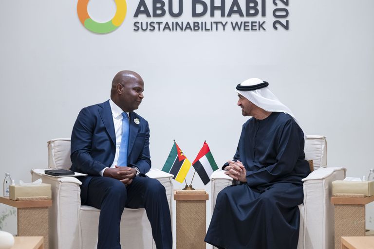  الشيخ محمد بن زايد آل نهيان وبولا أحمد تينوبو - وام