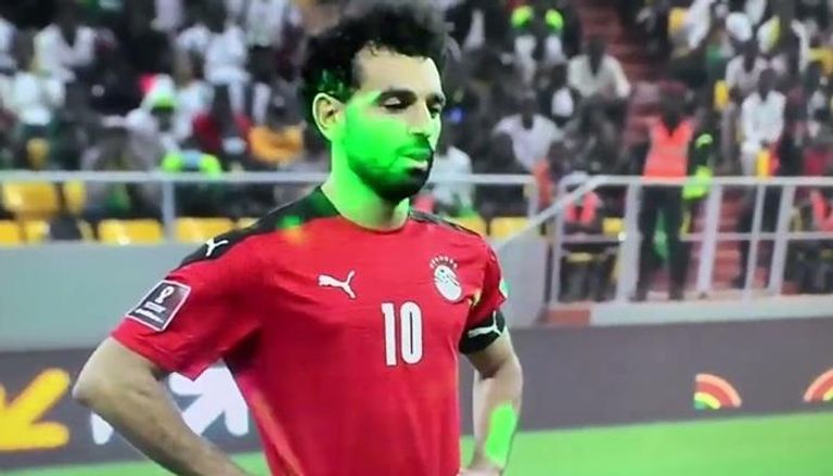 الليزر على وجه محمد صلاح