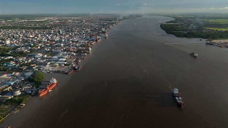 إنتاج النفط البحري بالقرب من مصب نهر ديميرارا في جورج تاون