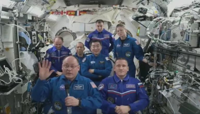 احتفال نقل قيادة المحطة الفضائية إلى رائد الفضاء الروسي سيرجي كود