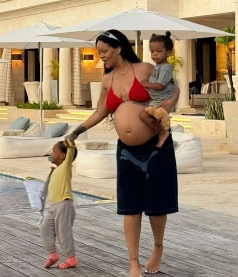 النجمة ريهانا 