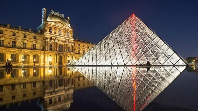 متحف اللوفر - أرشيفية