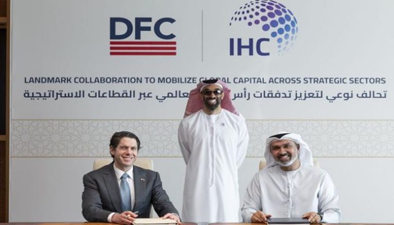 جانب من توقيع الاتفاقية - وام