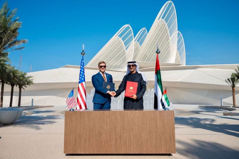 جانب من توقيع الإعلان - وام