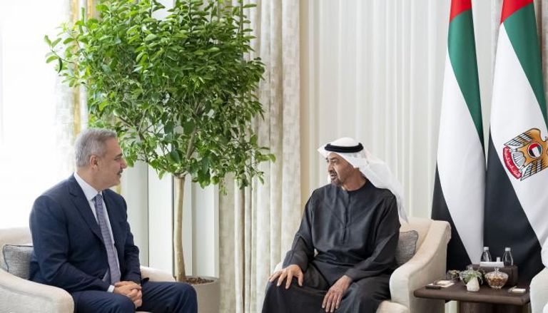 الشيخ محمد بن زايد آل نهيان مع وزير الخارجية التركي