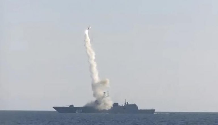 لحظة إطلاق صاروخ "زيركون"