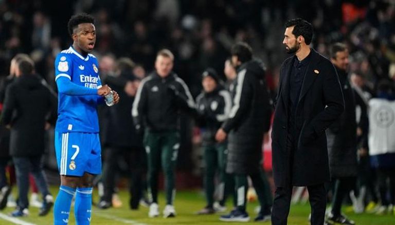 ألفارو أربيلوا وفينيسيوس جونيور