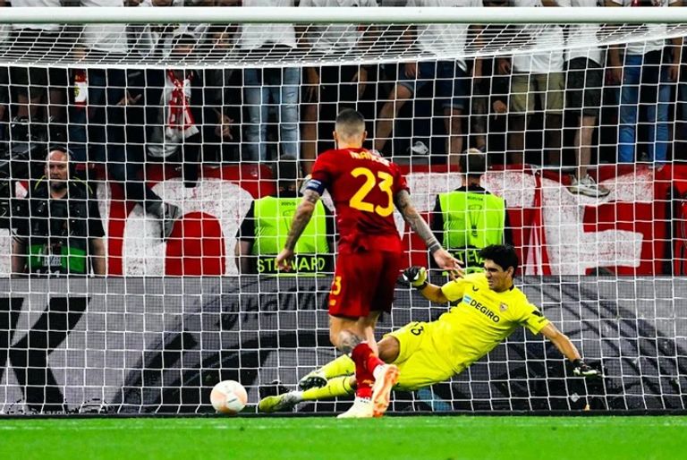 ياسين بونو حارس مرمى المغرب