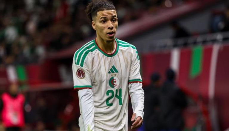 قبال لاعب منتخب الجزائر