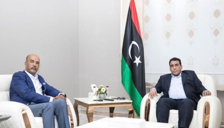 المنفي والكوني