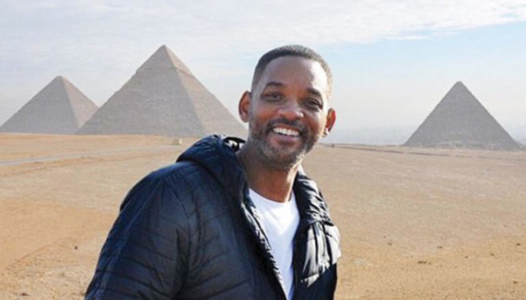 ويل سميث يزور أهرامات الجيزة بمصر